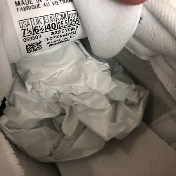 New Reebok Size 7.5 Women's White Classic Leather Sneakers - Picture 3 of 4